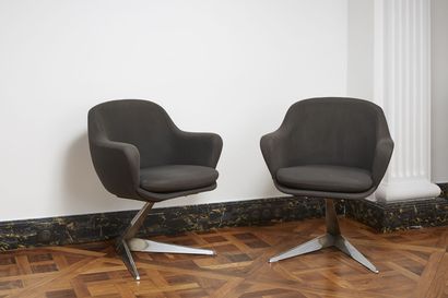 ANNÉES 50 1950'S

Pair of armchairs, zoomorphic steel legs, seats forming suspended...