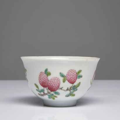 COUPE, CHINE, ÉPOQUE DAOGUANG CHINA, DAOGUANG PERIOD

Porcelain and enamel bowl of...