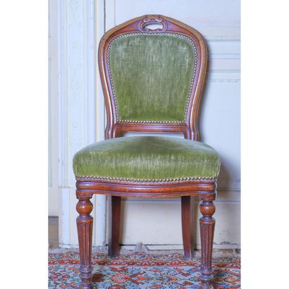 SUITE DE DIX CHAISES EN BOIS TEINTÉ ACAJOU, ÉPOQUE NAPOLÉON III Suite of nine chairs...