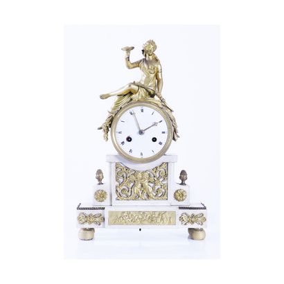 PENDULE EN BRONZE CISELÉ, STYLE LOUIS XVI DU XIXÈME SIÈCLE Clock in gilded bronze...