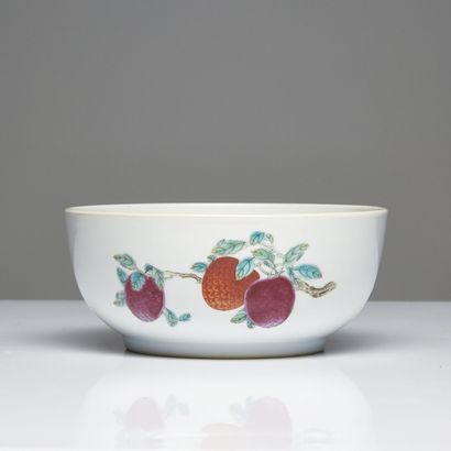 COUPE, CHINE, PÉRIODE QING CHINA, QING PERIOD

Porcelain and enamel bowl of the pink...