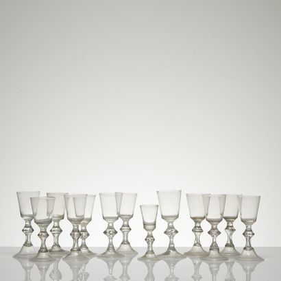 ENSEMBLE DE ONZE VERRES À JAMBES, FRANCE, VERS 1760-1780 Set of eleven glasses with...