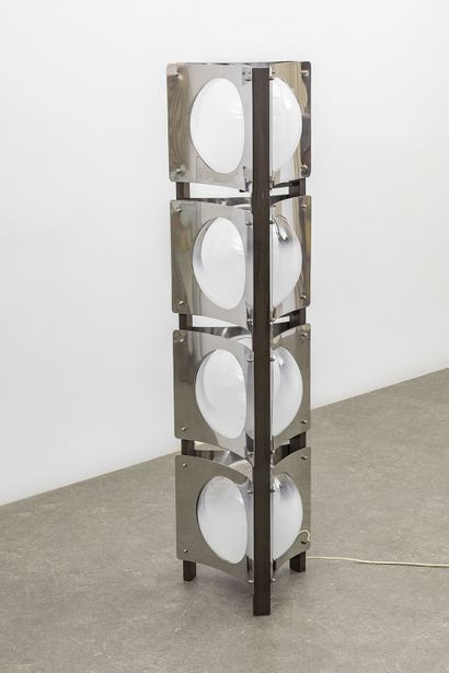 GUZZINI GUZZINI

Floor lamp with a succession of hollowed-out rectangular steel elements,...