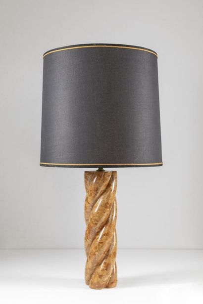 Années 1980 YEARS 1980

Living room lamp, red twisted marble shaft, black fabric...