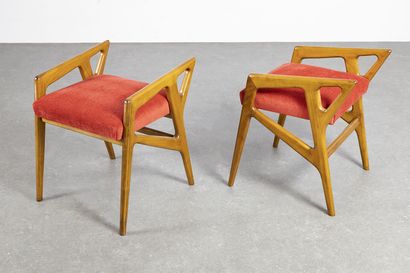 GIO PONTI (ATTRIBUÉ À) GIO PONTI (ATTRIBUTED TO)

A pair of tinted walnut seats,...
