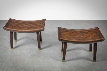 Années 1930 1930'S

Pair of stools with mahogany structure, sheath base, brass hooves,...