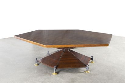 ~STUDIO BBPR (ATTRIBUÉ À) ~STUDIO BBPR (ATTRIBUTED TO)

A hexagonal coffee table,...