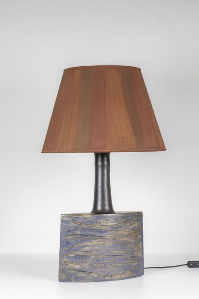 BRUNO GAMBONE (1936-2021) BRUNO GAMBONE (1936-2021) 

Lampe de table, base en ceramique...