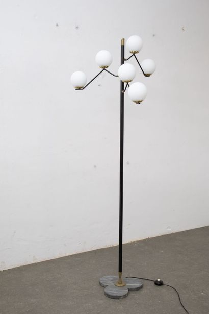 ANNEES 1950 1950'S

A 6-lights floor lamp, three-lobed grey marble base, black lacquered...
