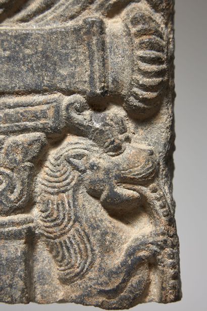 INDE, PALA, XI-XIIe SIÈCLE?, FRAGMENT DE STÈLE EN CHLORITE Fragment de stèle en chlorite,...