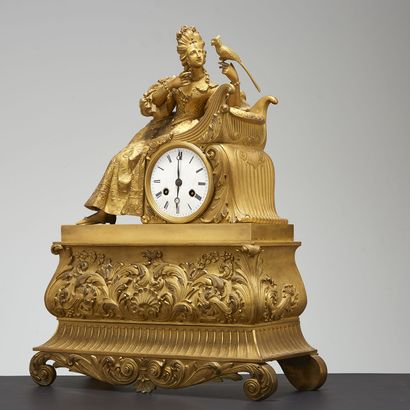 PENDULE BORNE, ÉPOQUE ROMANTIQUE Gilded bronze clock.
Model with an elegant seated...