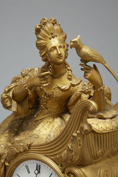 PENDULE BORNE, ÉPOQUE ROMANTIQUE Pendule borne en bronze ciselé doré.
Modèle à l'élégante...
