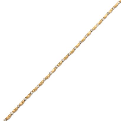 COLLIER GUIRLANDE - TRAVAIL FRANÇAIS Necklace garland 18K gold articulated stylized...