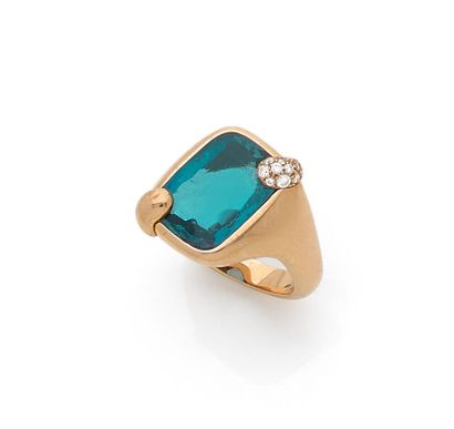 POMELLATO POMELLATO
18K gold ring, set with a rectangular blue topaz and round brilliant-cut...