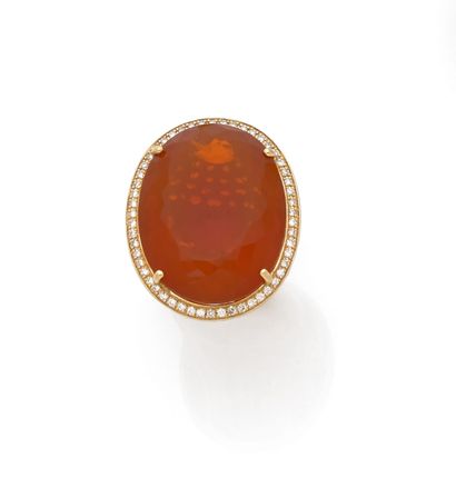 DIANA CARMICHAEL DIANA CARMICHAEL
Ring in 18K gold, set with a large oval fire opal,...