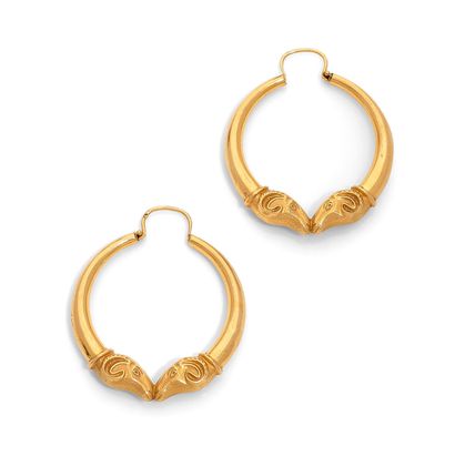 PAIRE DE BOUCLES D'OREILLES - TRAVAIL FRANÇAIS Pair of 18K gold earrings, each adorned...