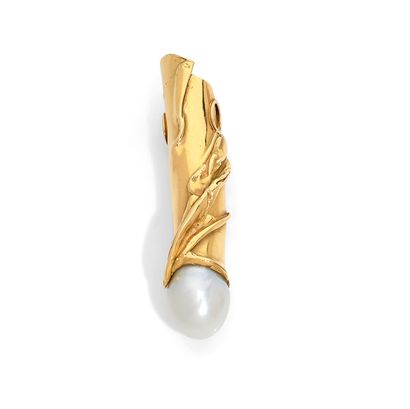 DEMARET DEMARET
Tubular gold pendant 18K crumpled, decorated with a large cultured...