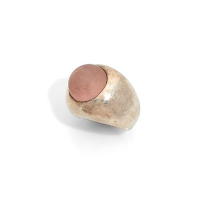 POIRAY POIRAY 
Ring in silver, decorated with a pink quartz cabochon. French work...