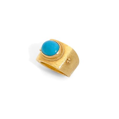 LARGE BAGUE - TRAVAIL INDIEN DU XXe SIECLE Large 18K gold ring with an oval turquoise...