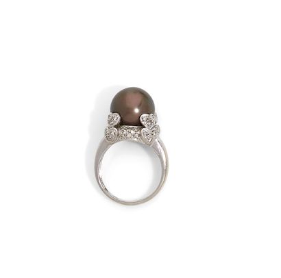 BAGUE An 18K white gold, Tahiti cultured pearl and diamond ring.
An 18K white gold,...