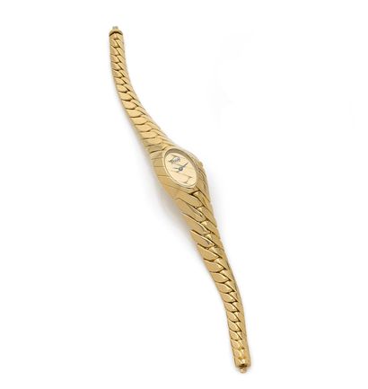 PIAGET PIAGET
Ladies' watch bracelet in 18K gold with gourmet links, oval dial, silent...