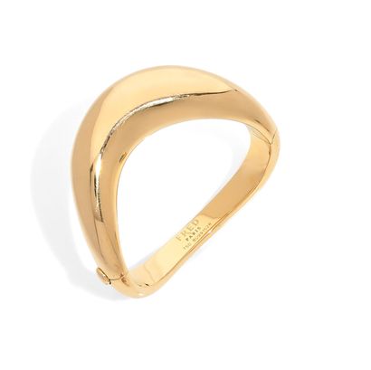 FRED FRED 
Curved bracelet in 18K gold drawing a sinuous line. Signed and numbered....