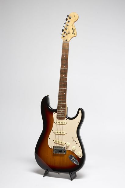 SQUIER BY FENDER- MADE IN INDONESIA SQUIER BY FENDER- MADE IN INDONESIA
Guitare électrique...