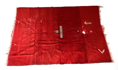 null TAPISD'ORIENT 

Tapis, années 30, à fond rouge cerise à léger décor de motifs...