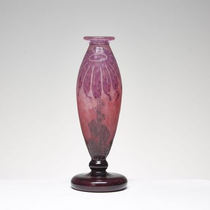LE VERRE FRANÇAIS FRENCH GLASS 
Ovoid vase on ringed pedestal. Proof in purple marbled...