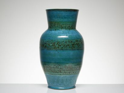 ACCOLAY (XX SIECLE) ACCOLAY (XX SIECLE)
Important vase balustre en faïence, à décor...