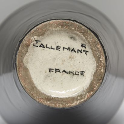 ROBERT LALLEMANT (1902-1954) ROBERT LALLEMANT (1902-1954)
Modernist vase in earthenware...