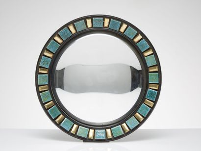 ANNÉES 1960 YEARS 1960
Circular mirror with rubberized structure hosting an earthenware...