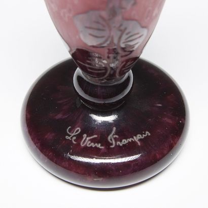 LE VERRE FRANÇAIS FRENCH GLASS 
Ovoid vase on ringed pedestal. Proof in purple marbled...