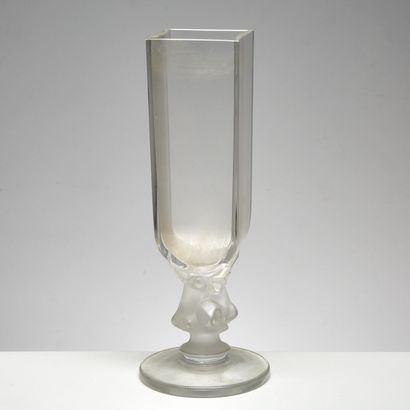 CRISTAL LALIQUE CRISTAL LALIQUE 
Vase « Chiraz ». Épreuve en cristal blanc moulé...