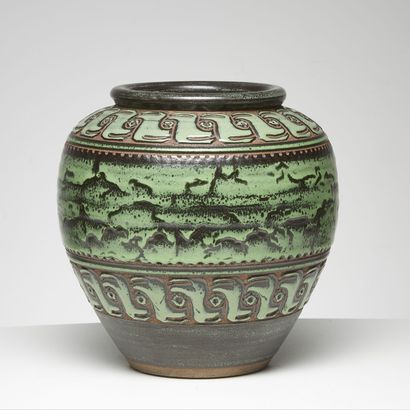 ÉMILE LENOBLE (1875-1940) ÉMILE LENOBLE (1875-1940)
Vase en grès à corps ovoïde épaulé...