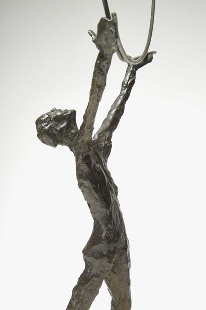 ROSELINE GRANET ROSELINE GRANET (NÉE EN 1936)
"L'homme au cercle" 
Sculpture en bronze...