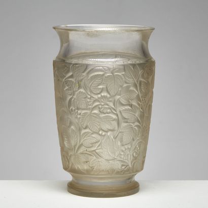 CRISTAL LALIQUE CRISTAL LALIQUE 
Vase « Deauville », modèle créé en 1941. Épreuve...