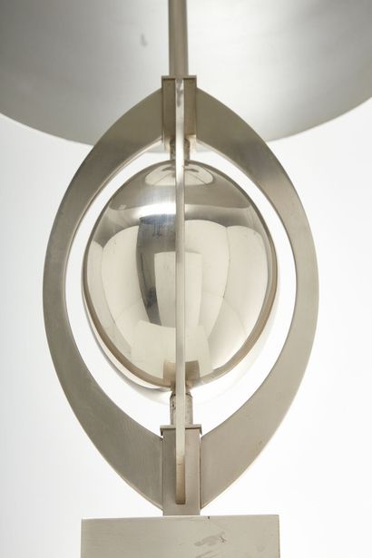 MAISON CHARLES (ÉDITEUR) MAISON CHARLES (ÉDITEUR)
Haute lampe "Ogive" en acier, base...