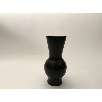 POL CHAMBOST (1906-1983) POL CHAMBOST (1906-1983) 
Earthenware baluster vase, black...