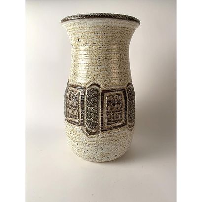 MARCEL GIRAUD (NÉ EN 1937) MARCEL GIRAUD (BORN IN 1937)
Baluster vase in chamotte...