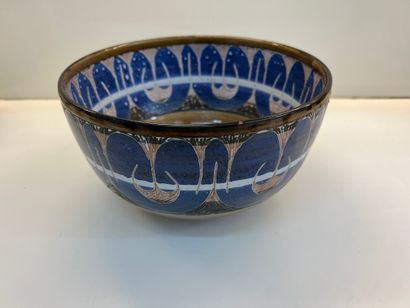 ROLAND MOREAU ROLAND MOREAU
Large earthenware bowl decorated with geometric friezes,...