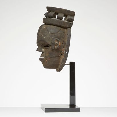 null OGONI, NIGERIA
Masque en bois représentant un visage humain dont la mâchoire...