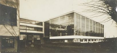 LUCIA MOHOLY (1894-1989) LUCIA MOHOLY (1894-1989) 
Architecture de Walter Gropius.
Tirage...