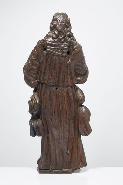 STATUE EN CHÊNE, VERS 1700 Oak statue. Standing saint with large drape and folded...