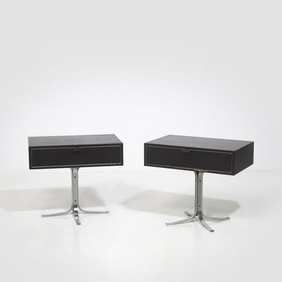 ANNÉES 1960 1960'S
A pair of tables can be used as bedside tables, high base formed...