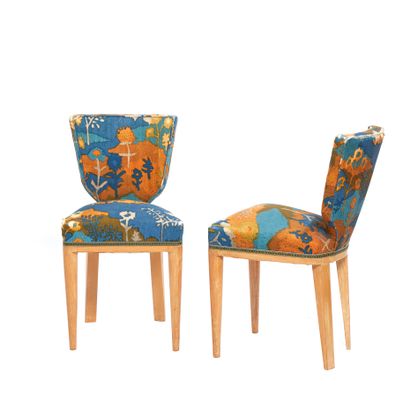 null JEAN ROYÈRE (1902-1981)
Pair of "Écusson" chairs, model created circa 1937,...
