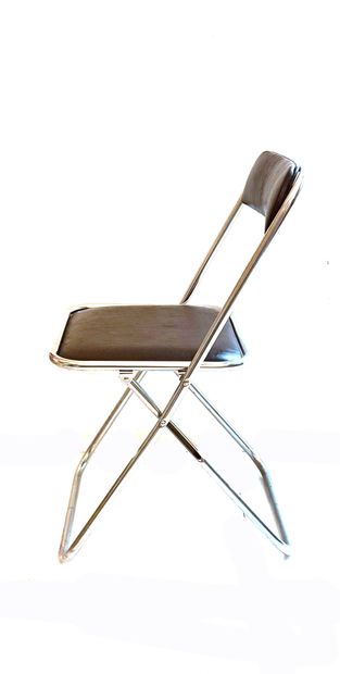 VINTAGE VINTAGE
Paire de chaises pliantes en métal et skaï brun