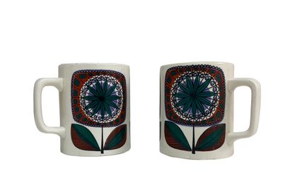 WEST GERMANY WEST GERMANY
Deux mugs en faïence à décor floral stylisé, tons verts,...