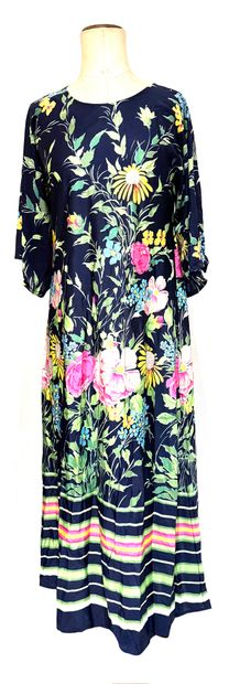 VINTAGE VINTAGE
Robe longue vintage à décor floral multicolore sur fond marine
Frise...