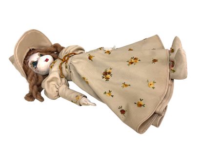 VINTAGE VINTAGE 
Grande poupée home made de tissu et de coton, rembourrage de sable,...